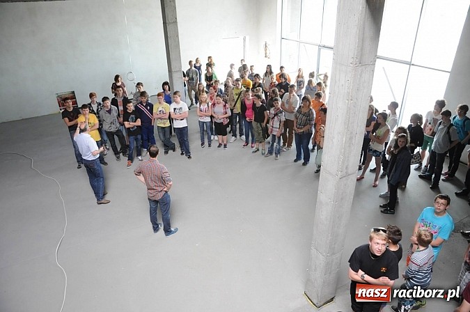 Zdjęcie w galerii na portalu naszraciborz.pl: Młodzi Polacy i Czesi uczą się biznesu. Wczoraj odwiedzali przedsiębiorstwa wiadomości z regionu