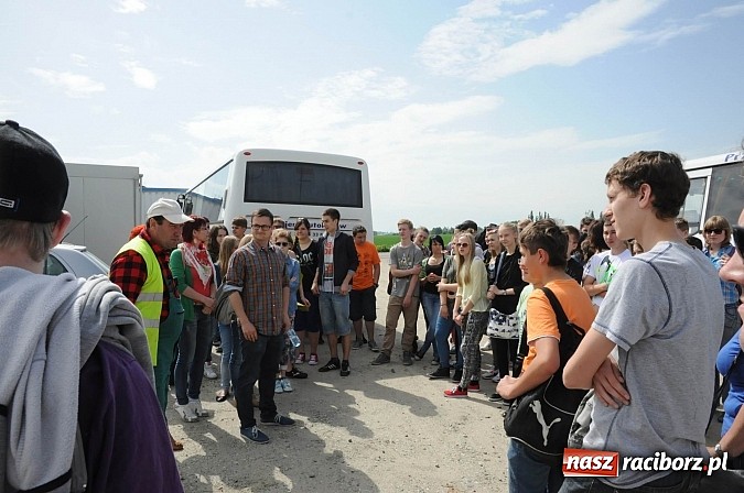 Zdjęcie w galerii na portalu naszraciborz.pl: Młodzi Polacy i Czesi uczą się biznesu. Wczoraj odwiedzali przedsiębiorstwa wiadomości z regionu