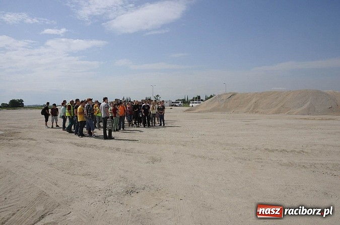 Zdjęcie w galerii na portalu naszraciborz.pl: Młodzi Polacy i Czesi uczą się biznesu. Wczoraj odwiedzali przedsiębiorstwa wiadomości z regionu