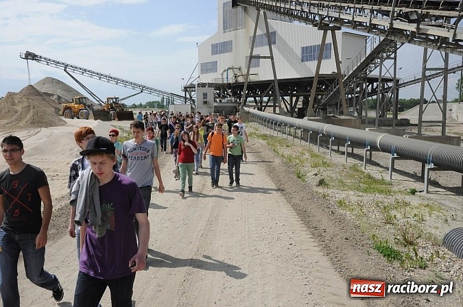 Zdjęcie w galerii na portalu naszraciborz.pl: Młodzi Polacy i Czesi uczą się biznesu. Wczoraj odwiedzali przedsiębiorstwa wiadomości z regionu
