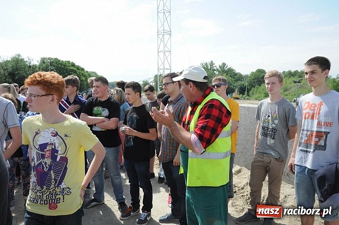 Zdjęcie w galerii na portalu naszraciborz.pl: Młodzi Polacy i Czesi uczą się biznesu. Wczoraj odwiedzali przedsiębiorstwa wiadomości z regionu