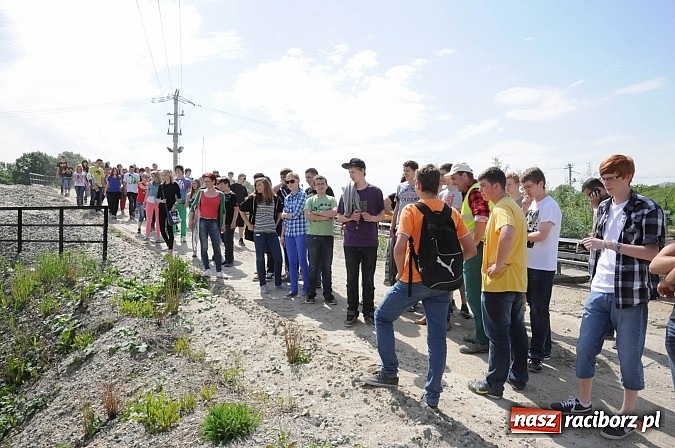 Zdjęcie w galerii na portalu naszraciborz.pl: Młodzi Polacy i Czesi uczą się biznesu. Wczoraj odwiedzali przedsiębiorstwa wiadomości z regionu