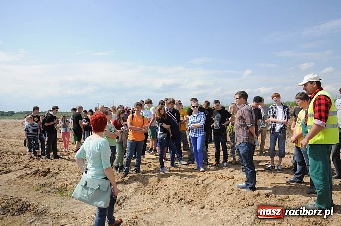 Zdjęcie w galerii na portalu naszraciborz.pl: Młodzi Polacy i Czesi uczą się biznesu. Wczoraj odwiedzali przedsiębiorstwa wiadomości z regionu