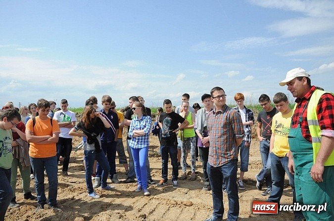 Zdjęcie w galerii na portalu naszraciborz.pl: Młodzi Polacy i Czesi uczą się biznesu. Wczoraj odwiedzali przedsiębiorstwa wiadomości z regionu