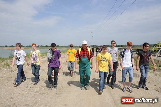 Zdjęcie w galerii na portalu naszraciborz.pl: Młodzi Polacy i Czesi uczą się biznesu. Wczoraj odwiedzali przedsiębiorstwa wiadomości z regionu