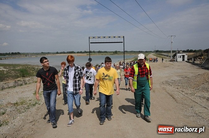 Zdjęcie w galerii na portalu naszraciborz.pl: Młodzi Polacy i Czesi uczą się biznesu. Wczoraj odwiedzali przedsiębiorstwa wiadomości z regionu