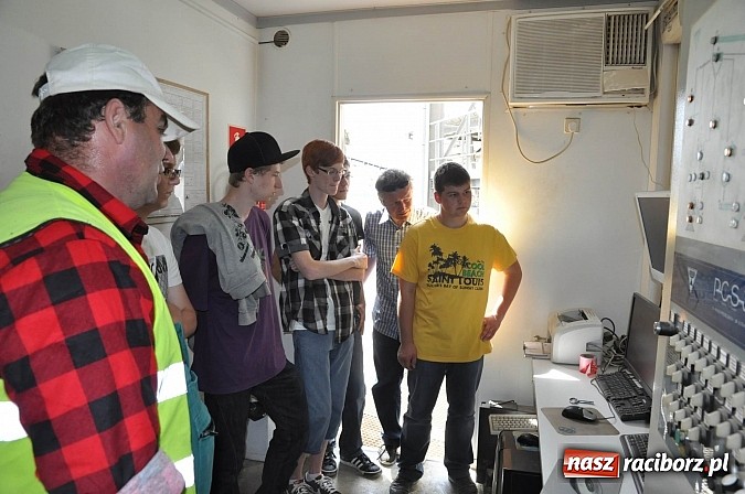 Zdjęcie w galerii na portalu naszraciborz.pl: Młodzi Polacy i Czesi uczą się biznesu. Wczoraj odwiedzali przedsiębiorstwa wiadomości z regionu