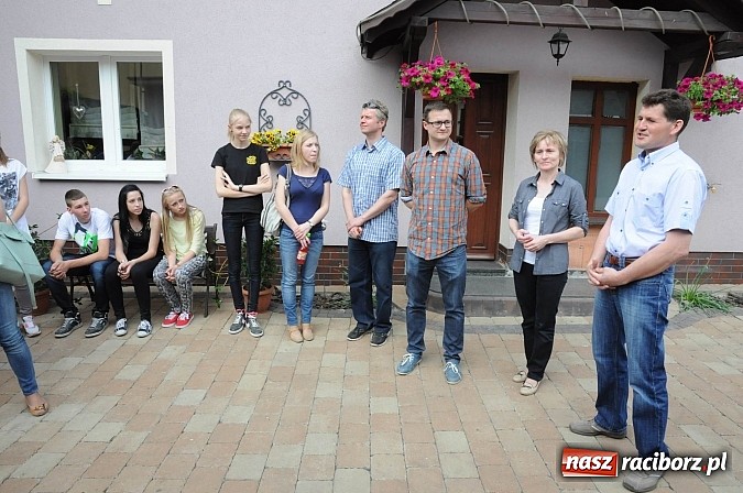 Zdjęcie w galerii na portalu naszraciborz.pl: Młodzi Polacy i Czesi uczą się biznesu. Wczoraj odwiedzali przedsiębiorstwa wiadomości z regionu