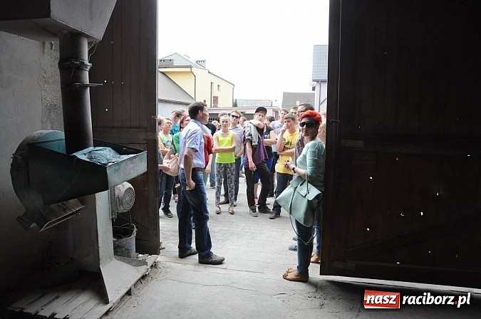 Zdjęcie w galerii na portalu naszraciborz.pl: Młodzi Polacy i Czesi uczą się biznesu. Wczoraj odwiedzali przedsiębiorstwa wiadomości z regionu