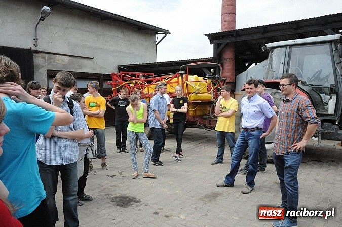 Zdjęcie w galerii na portalu naszraciborz.pl: Młodzi Polacy i Czesi uczą się biznesu. Wczoraj odwiedzali przedsiębiorstwa wiadomości z regionu