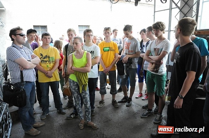 Zdjęcie w galerii na portalu naszraciborz.pl: Młodzi Polacy i Czesi uczą się biznesu. Wczoraj odwiedzali przedsiębiorstwa wiadomości z regionu