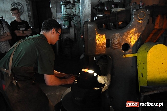 Zdjęcie w galerii na portalu naszraciborz.pl: Młodzi Polacy i Czesi uczą się biznesu. Wczoraj odwiedzali przedsiębiorstwa wiadomości z regionu