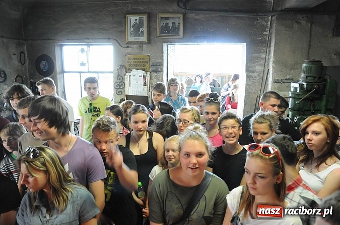 Zdjęcie w galerii na portalu naszraciborz.pl: Młodzi Polacy i Czesi uczą się biznesu. Wczoraj odwiedzali przedsiębiorstwa wiadomości z regionu