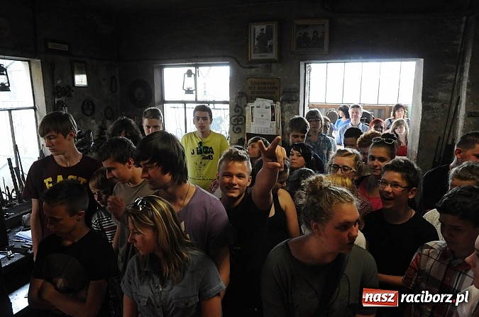 Zdjęcie w galerii na portalu naszraciborz.pl: Młodzi Polacy i Czesi uczą się biznesu. Wczoraj odwiedzali przedsiębiorstwa wiadomości z regionu