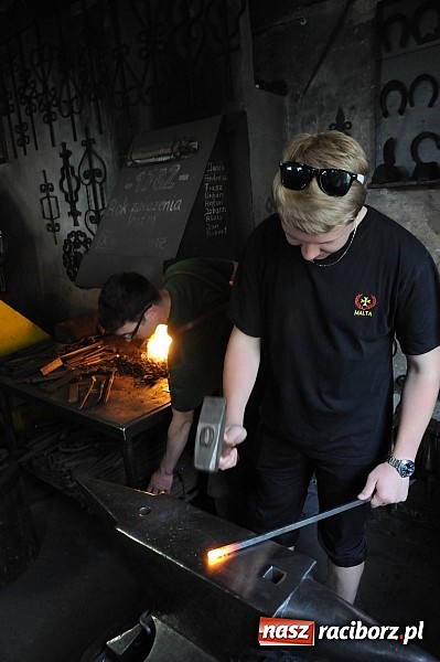 Zdjęcie w galerii na portalu naszraciborz.pl: Młodzi Polacy i Czesi uczą się biznesu. Wczoraj odwiedzali przedsiębiorstwa wiadomości z regionu