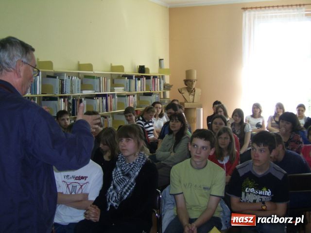 Zdjęcie w galerii na portalu naszraciborz.pl: Światowy Dzień Książki z Andrzejem Żakiem wiadomości z regionu