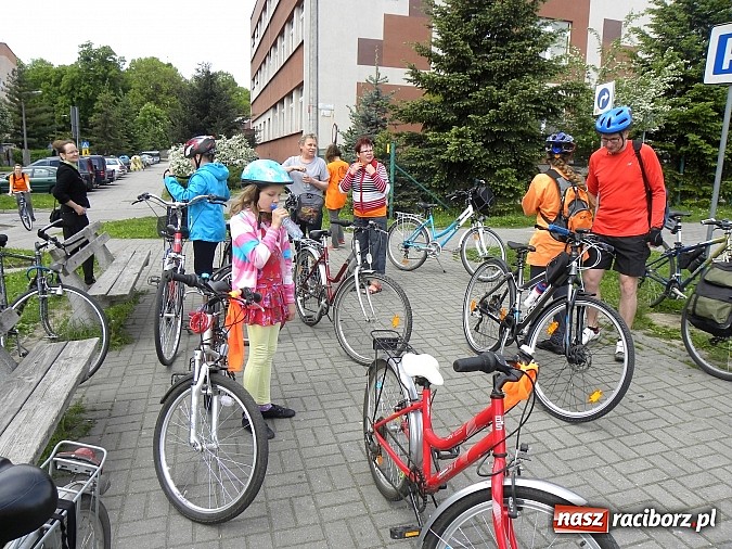 Zdjęcie w galerii na portalu naszraciborz.pl: Odjazdowy rajd z biblioteką wiadomości z regionu