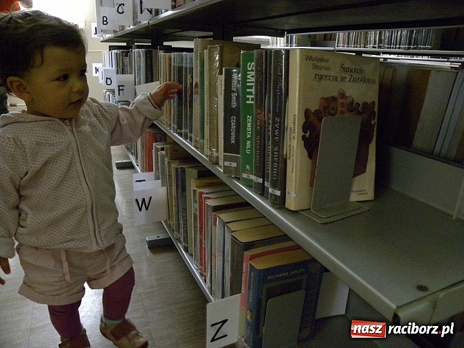 Zdjęcie w galerii na portalu naszraciborz.pl: Odjazdowy rajd z biblioteką wiadomości z regionu