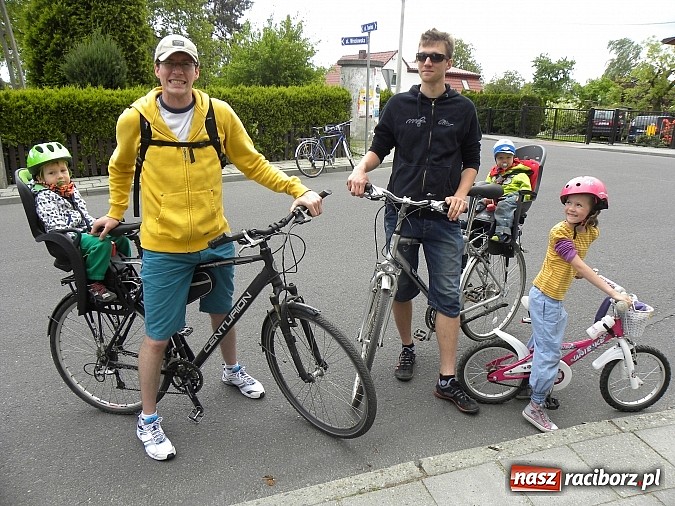 Zdjęcie w galerii na portalu naszraciborz.pl: Odjazdowy rajd z biblioteką wiadomości z regionu