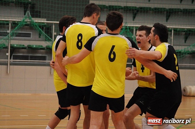 Zdjęcie w galerii na portalu naszraciborz.pl: Enter El-Bis Instal uratował honor Raciborza wiadomości z regionu