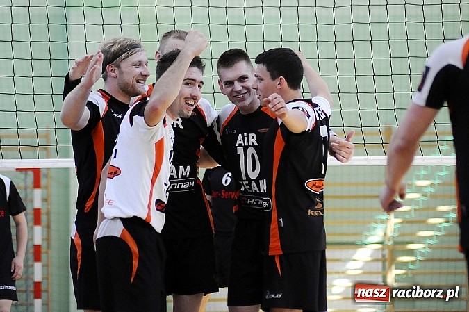 Zdjęcie w galerii na portalu naszraciborz.pl: Enter El-Bis Instal uratował honor Raciborza wiadomości z regionu