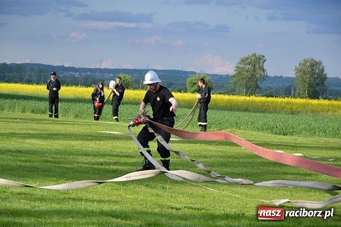 Zdjęcie w galerii na portalu naszraciborz.pl: VI strażackie zawody na czas w Rudyszwałdzie wiadomości z regionu