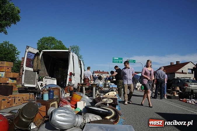 Zdjęcie w galerii na portalu naszraciborz.pl: Rekord frekwencji na jarmarku w Chałupkach wiadomości z regionu
