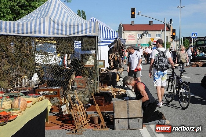 Zdjęcie w galerii na portalu naszraciborz.pl: Rekord frekwencji na jarmarku w Chałupkach wiadomości z regionu