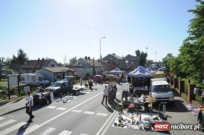Zdjęcie w galerii na portalu naszraciborz.pl: Rekord frekwencji na jarmarku w Chałupkach wiadomości z regionu
