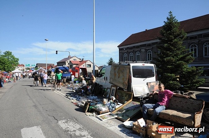 Zdjęcie w galerii na portalu naszraciborz.pl: Rekord frekwencji na jarmarku w Chałupkach wiadomości z regionu