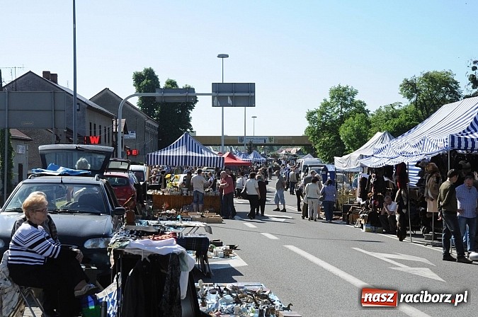 Zdjęcie w galerii na portalu naszraciborz.pl: Rekord frekwencji na jarmarku w Chałupkach wiadomości z regionu