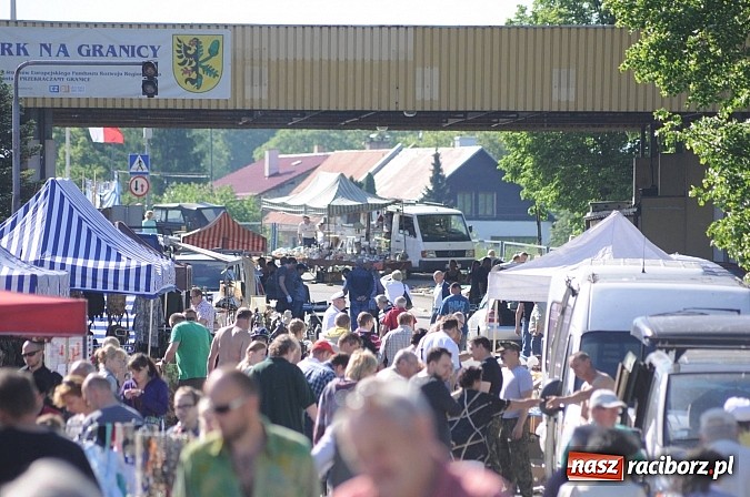 Zdjęcie w galerii na portalu naszraciborz.pl: Rekord frekwencji na jarmarku w Chałupkach wiadomości z regionu