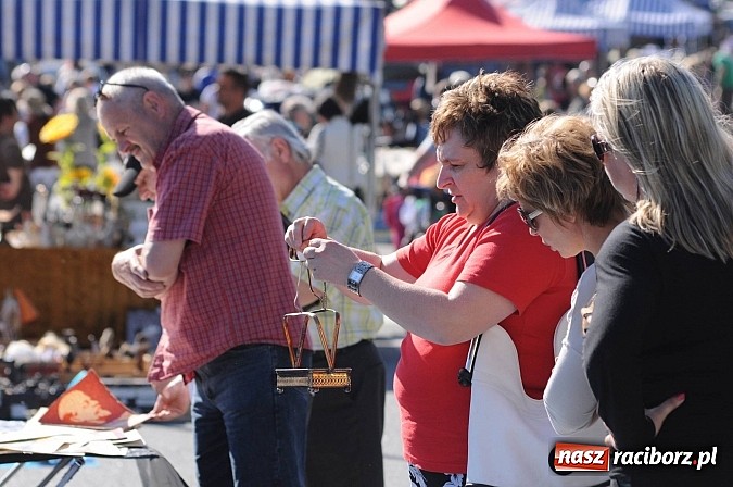 Zdjęcie w galerii na portalu naszraciborz.pl: Rekord frekwencji na jarmarku w Chałupkach wiadomości z regionu