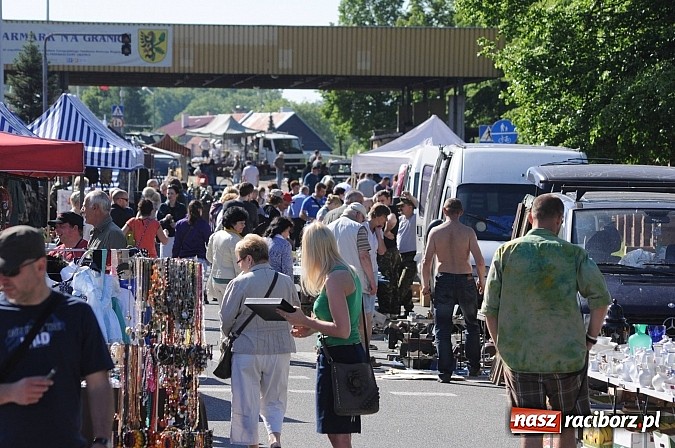 Zdjęcie w galerii na portalu naszraciborz.pl: Rekord frekwencji na jarmarku w Chałupkach wiadomości z regionu