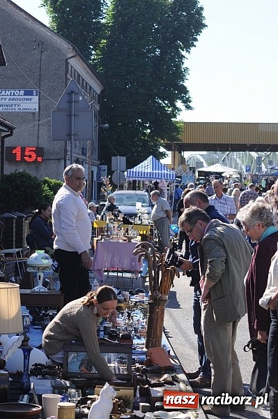 Zdjęcie w galerii na portalu naszraciborz.pl: Rekord frekwencji na jarmarku w Chałupkach wiadomości z regionu