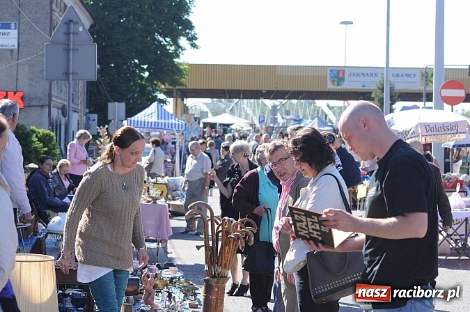 Zdjęcie w galerii na portalu naszraciborz.pl: Rekord frekwencji na jarmarku w Chałupkach wiadomości z regionu