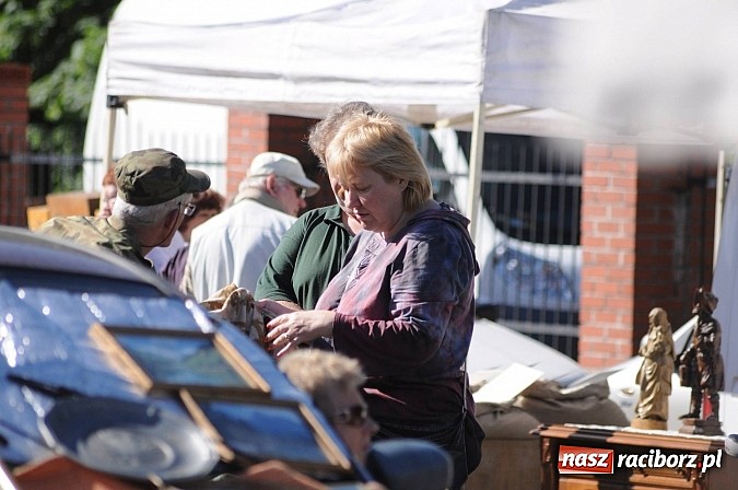 Zdjęcie w galerii na portalu naszraciborz.pl: Rekord frekwencji na jarmarku w Chałupkach wiadomości z regionu