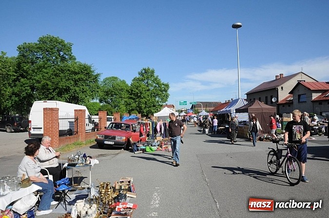 Zdjęcie w galerii na portalu naszraciborz.pl: Rekord frekwencji na jarmarku w Chałupkach wiadomości z regionu