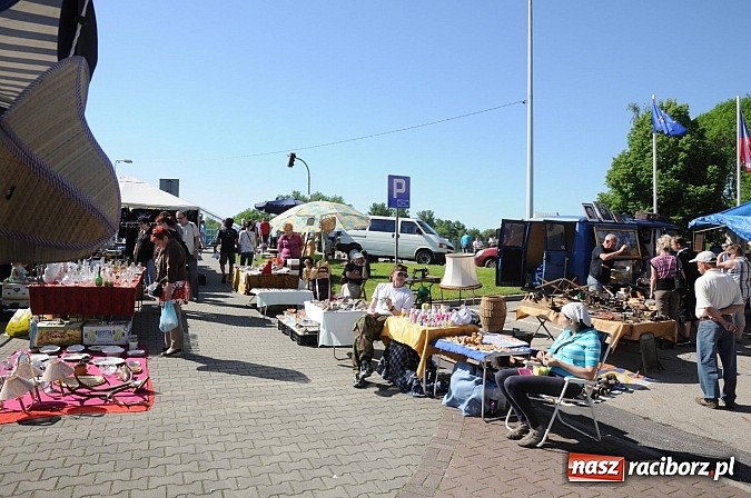 Zdjęcie w galerii na portalu naszraciborz.pl: Rekord frekwencji na jarmarku w Chałupkach wiadomości z regionu