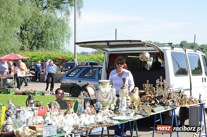 Zdjęcie w galerii na portalu naszraciborz.pl: Rekord frekwencji na jarmarku w Chałupkach wiadomości z regionu