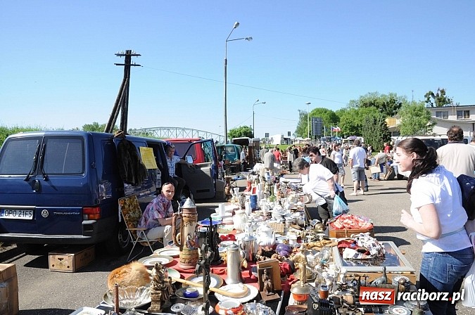 Zdjęcie w galerii na portalu naszraciborz.pl: Rekord frekwencji na jarmarku w Chałupkach wiadomości z regionu