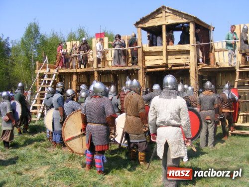 Zdjęcie w galerii na portalu naszraciborz.pl: Nie pozwolili zdobyć grodu wiadomości z regionu