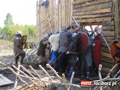 Zdjęcie w galerii na portalu naszraciborz.pl: Nie pozwolili zdobyć grodu wiadomości z regionu