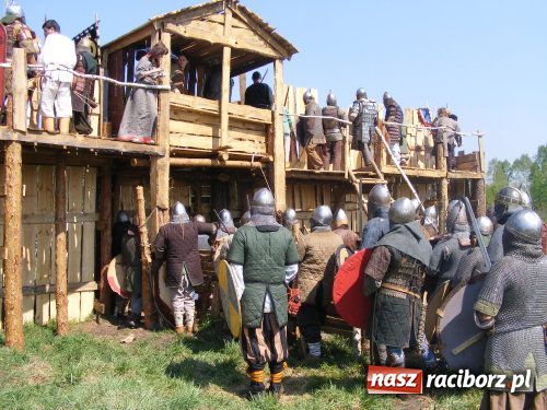 Zdjęcie w galerii na portalu naszraciborz.pl: Nie pozwolili zdobyć grodu wiadomości z regionu