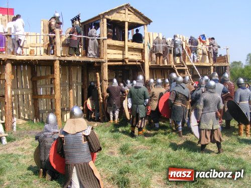 Zdjęcie w galerii na portalu naszraciborz.pl: Nie pozwolili zdobyć grodu wiadomości z regionu