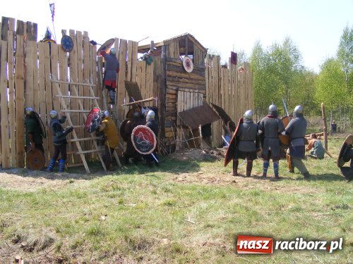 Zdjęcie w galerii na portalu naszraciborz.pl: Nie pozwolili zdobyć grodu wiadomości z regionu