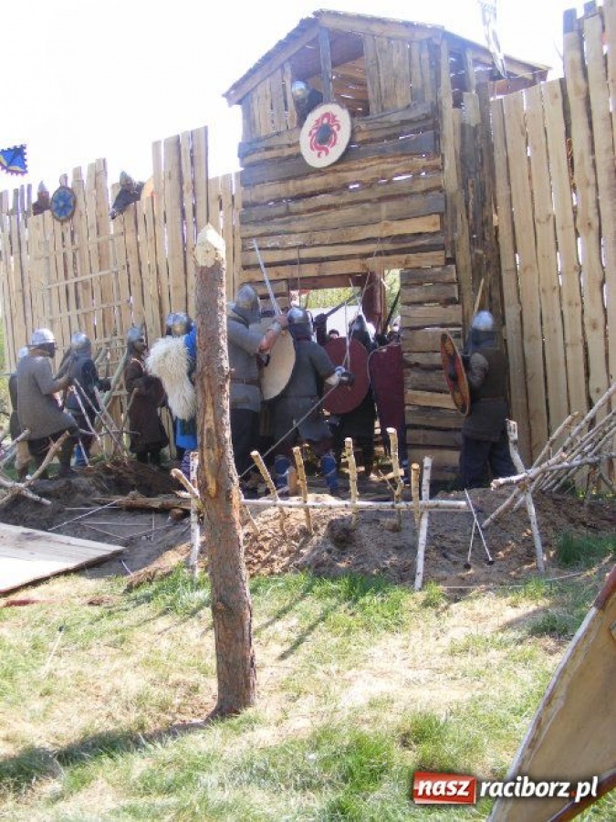 Zdjęcie w galerii na portalu naszraciborz.pl: Nie pozwolili zdobyć grodu wiadomości z regionu