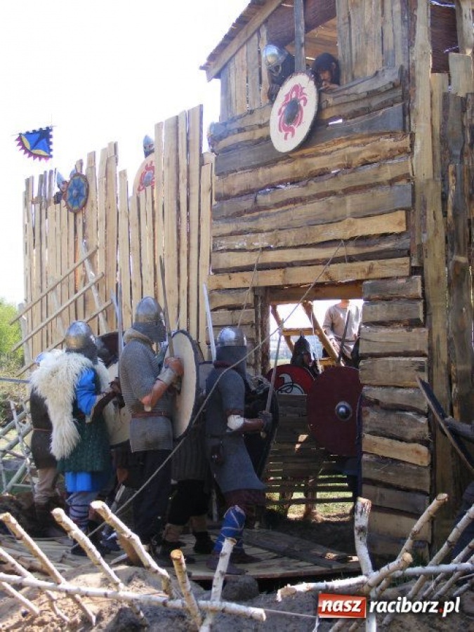 Zdjęcie w galerii na portalu naszraciborz.pl: Nie pozwolili zdobyć grodu wiadomości z regionu