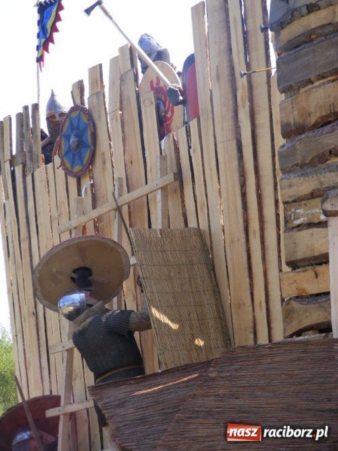 Zdjęcie w galerii na portalu naszraciborz.pl: Nie pozwolili zdobyć grodu wiadomości z regionu