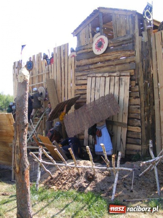 Zdjęcie w galerii na portalu naszraciborz.pl: Nie pozwolili zdobyć grodu wiadomości z regionu